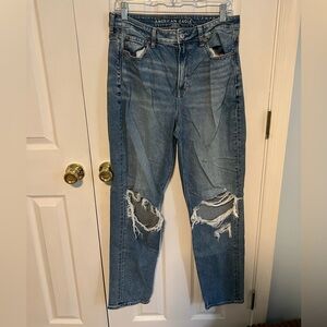 American Eagle Women's 10 Long Cotton Blue Ripped Mom‎ Jean